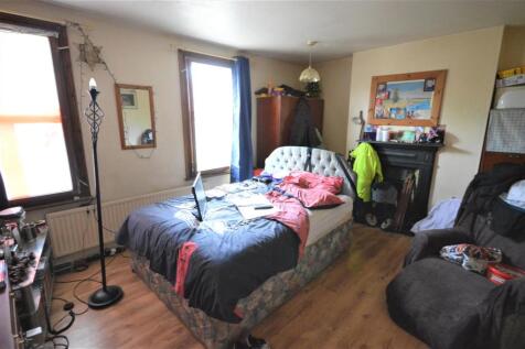BEDROOM 1.JPG