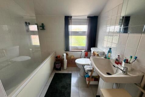 BATHROOM - Copy.jpg