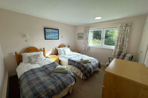 BEDROOM 2.JPG
