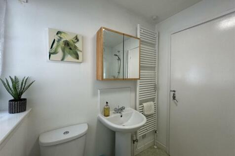 HOUSE BATHROOM 1 (2).JPG