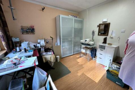 BEDROOM 3.JPG