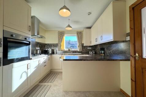KITCHEN 2.JPG