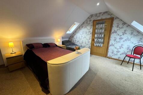 BEDROOM 1.JPG