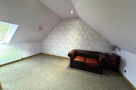 BEDROOM 2.JPG
