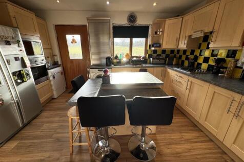KITCHEN 1.JPG
