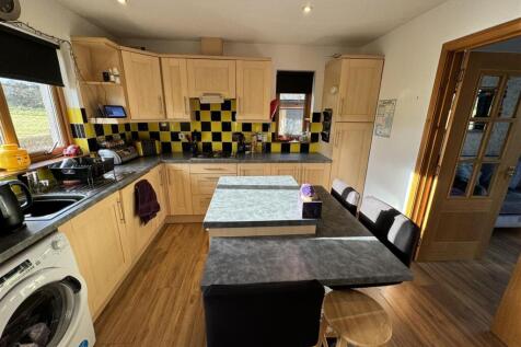 KITCHEN 2.JPG
