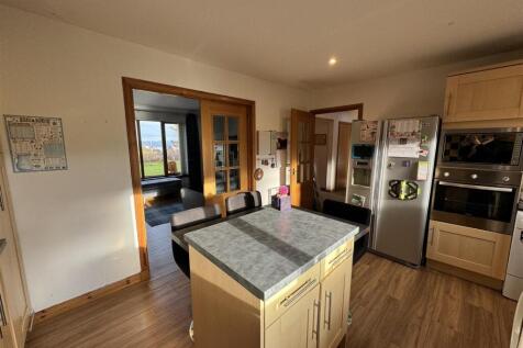 KITCHEN 3.JPG