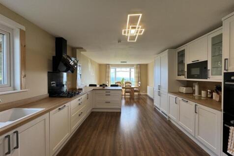 KITCHEN 1.JPG