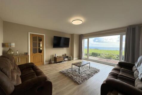 LOUNGE 3.JPG
