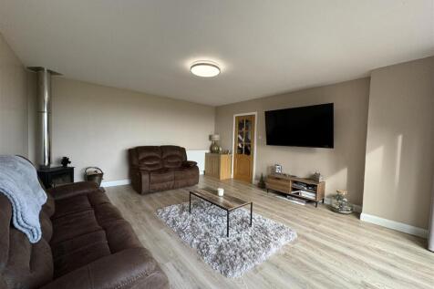 LOUNGE 2.JPG