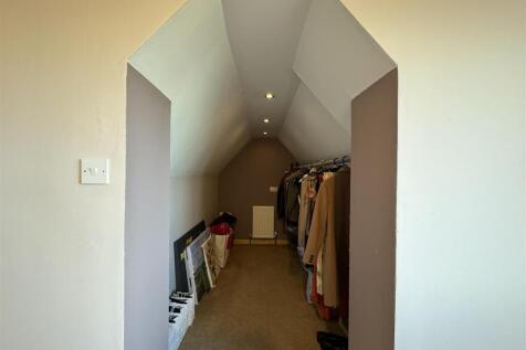 WARDROBE IN MASTER.JPG