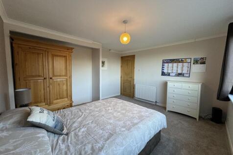 BEDROOM 2.2.JPG