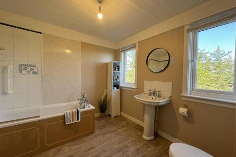 FAM BATHROOM 1.JPG