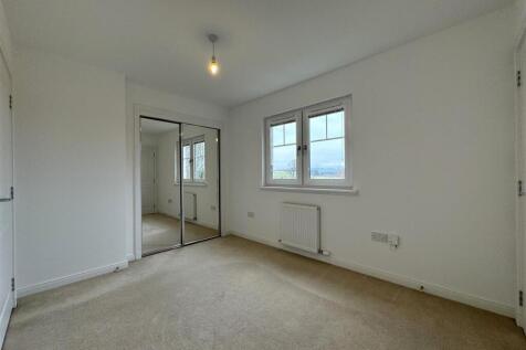 BEDROOM 1.JPG