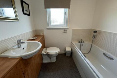 FAMILY BATHROOM.JPG
