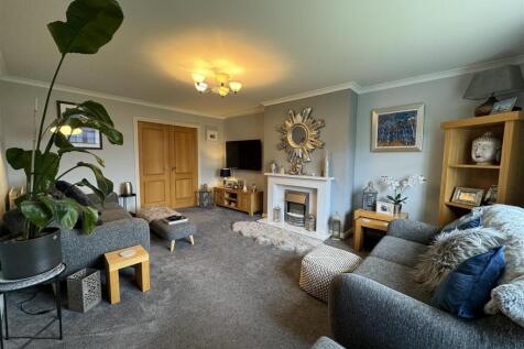 LOUNGE 1.JPG