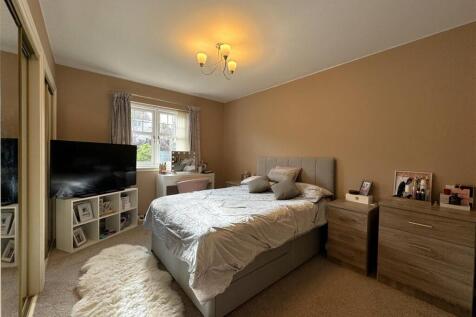 BEDROOM 1.JPG