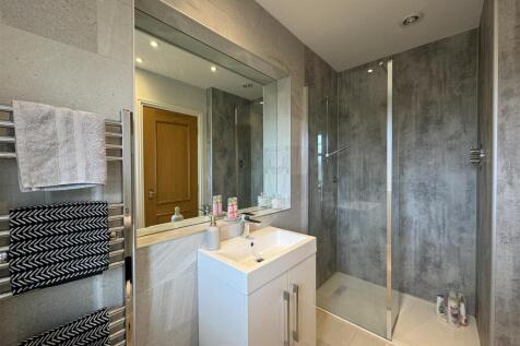 ENSUITE 1.JPG