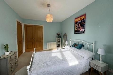 BEDROOM 2.2.JPG