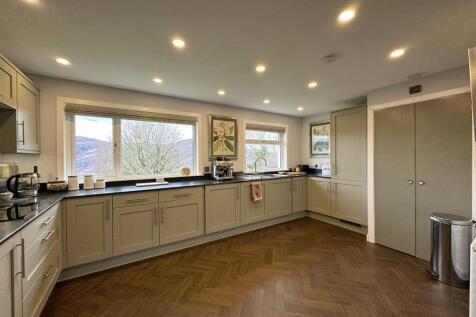 KITCHEN 5.JPG