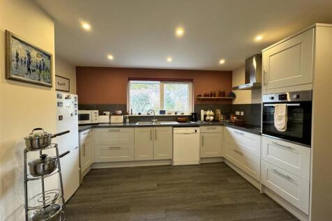 KITCHEN 1.JPG