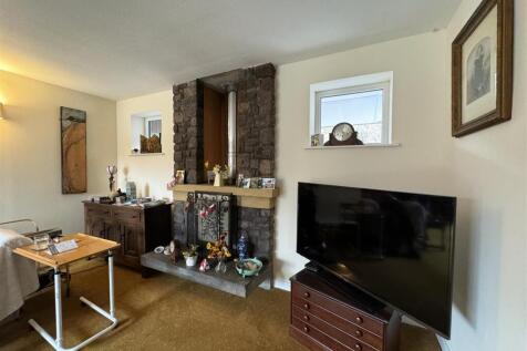 LOUNGE 3.JPG