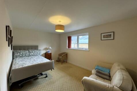 BEDROOM 1.JPG