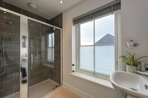 ENSUITE 2.JPG
