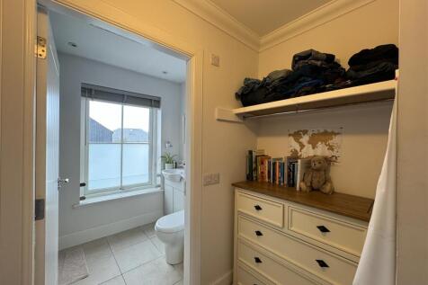 WARDROBE AREA.JPG