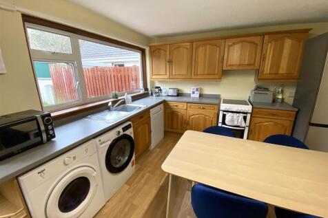 KITCHEN 3.JPG