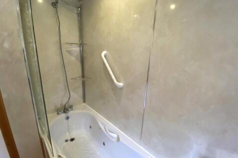BATHROOM 1.JPG