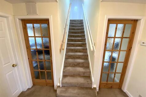 ENTRANCE HALLWAY.JPG