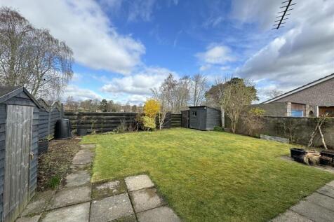 REAR GARDEN.JPG