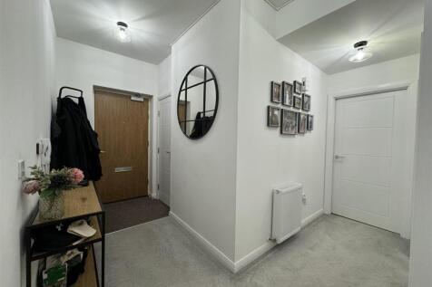 HALLWAY.JPG