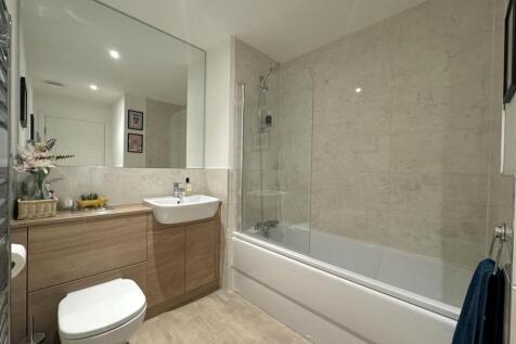 BATHROOM 1.JPG