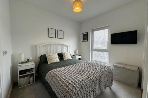 BEDROOM 1.JPG