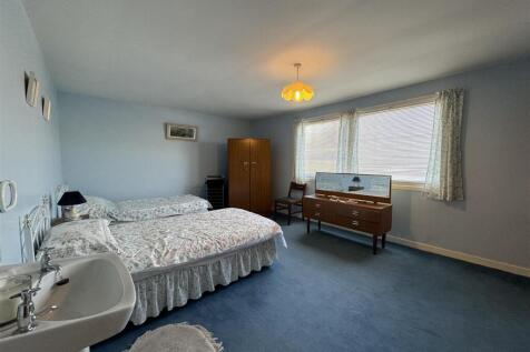 BEDROOM 1.2.JPG