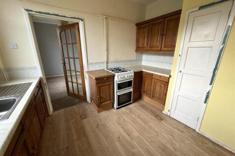 KITCHEN 2.JPG