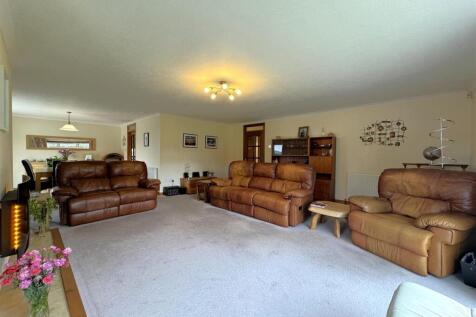 LOUNGE 1.JPG