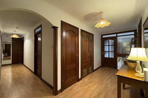 HALLWAY.JPG
