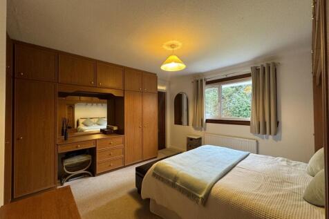 BEDROOM 1.JPG