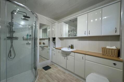 ENSUITE.JPG