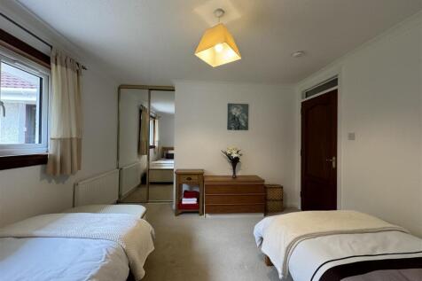 BEDROOM 4.2.JPG