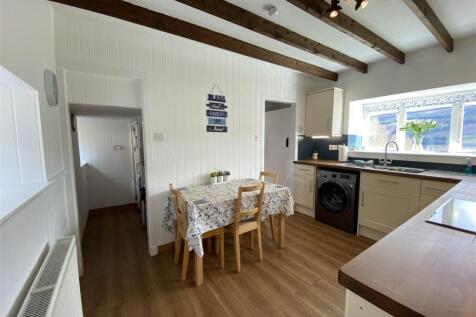 KITCHEN 1.JPG