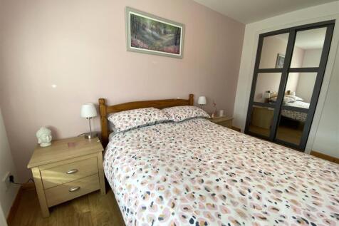 BEDROOM 1.JPG