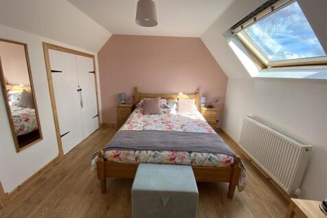 MASTER BEDROOM.JPG