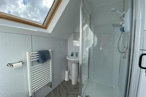 SHOWER ROOM.JPG