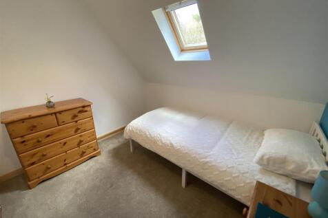BEDROOM 2.JPG