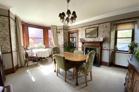 DINING ROOM .JPG