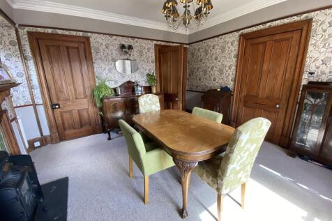 DINING ROOM 2.JPG
